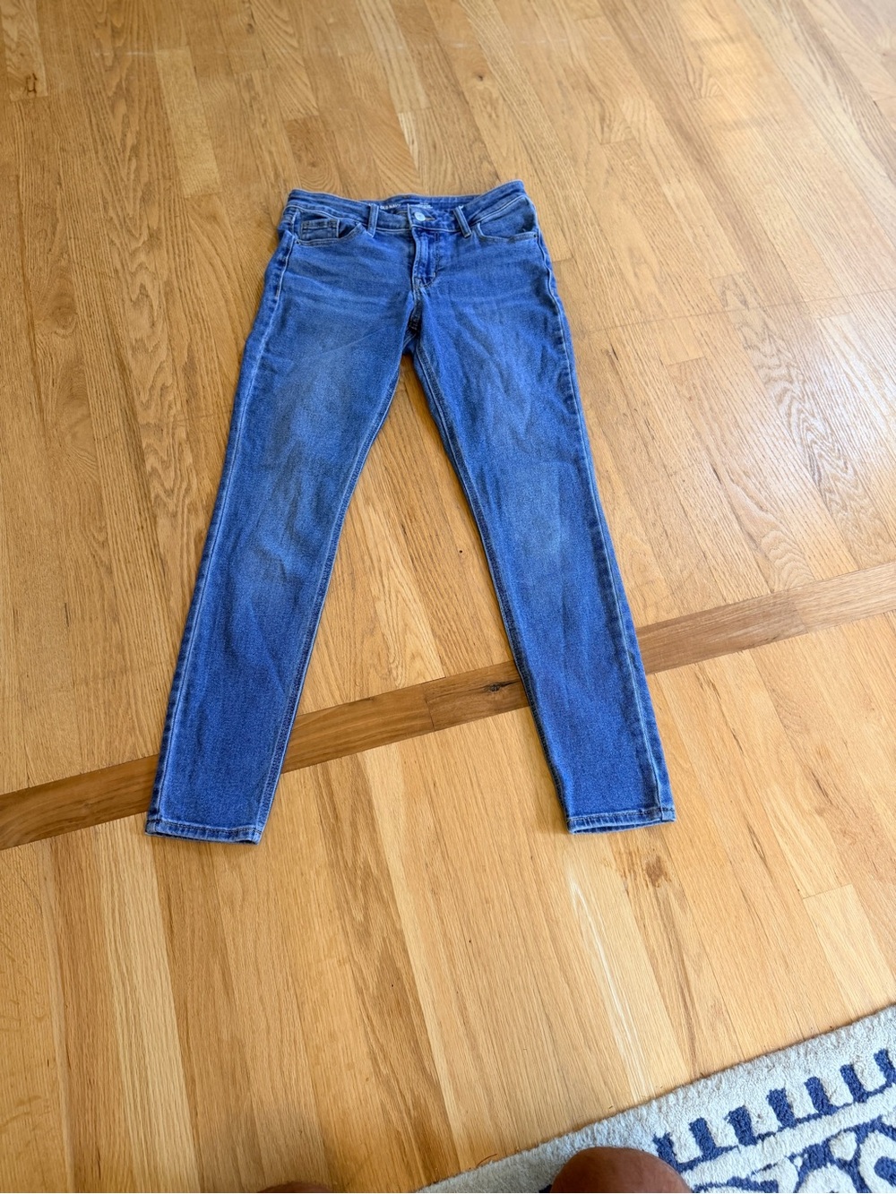 Ladies Size 2 "Old Navy" Rockstar Super Skinny Jeans in Blue Wash GUC